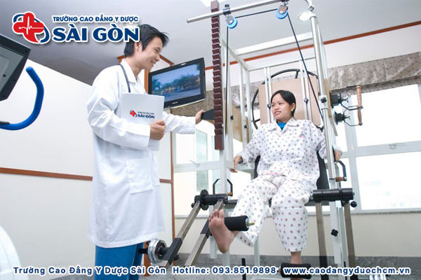 bac-si-phuc-hoi-chuc-nang-hoc-may-nam